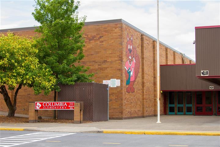 Photo: Front of Columbia Elementary School