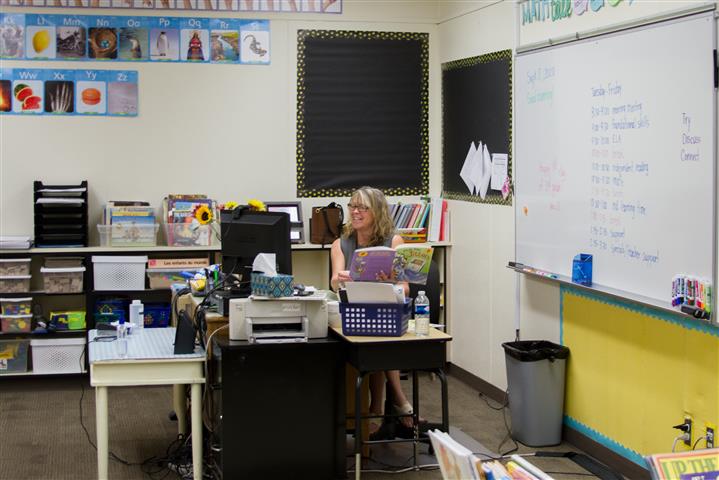 Michelle O'Flynn, a third grade teacher at Columbia Elementary School, reads to her students