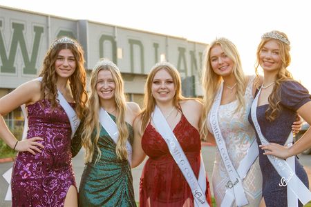 Community members met with the Homecoming Princesses for a photo opp