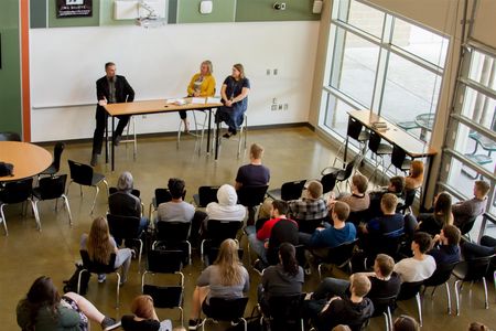 Shari Conditt invites guest speakers including lawyers, politicians, and other professionals to address students in her Government classes